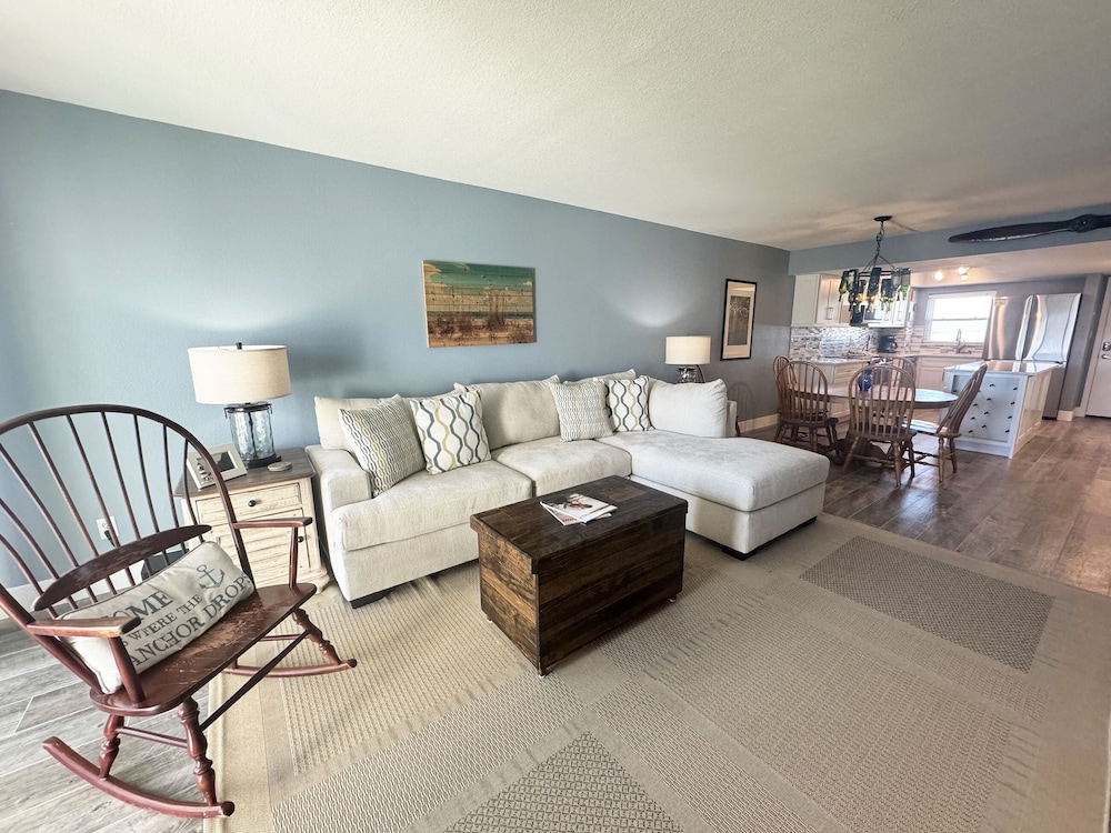 Condo, 2 Bedrooms