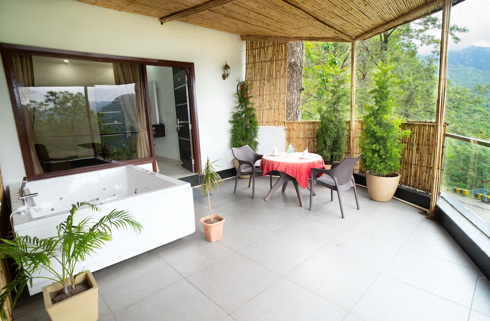Signature Room - Photo 3