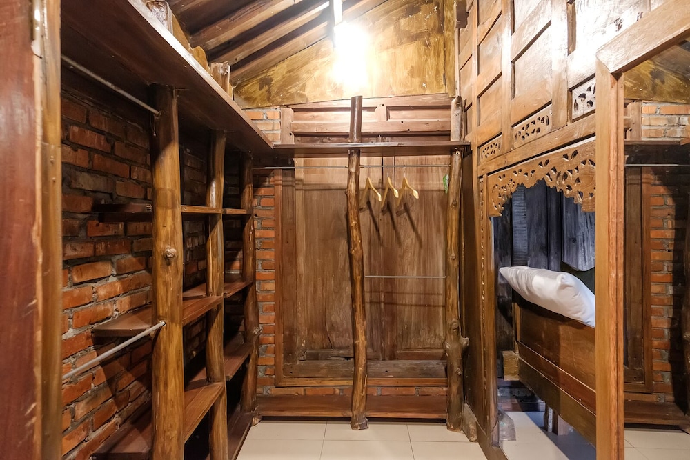 Family Room - Photo 10