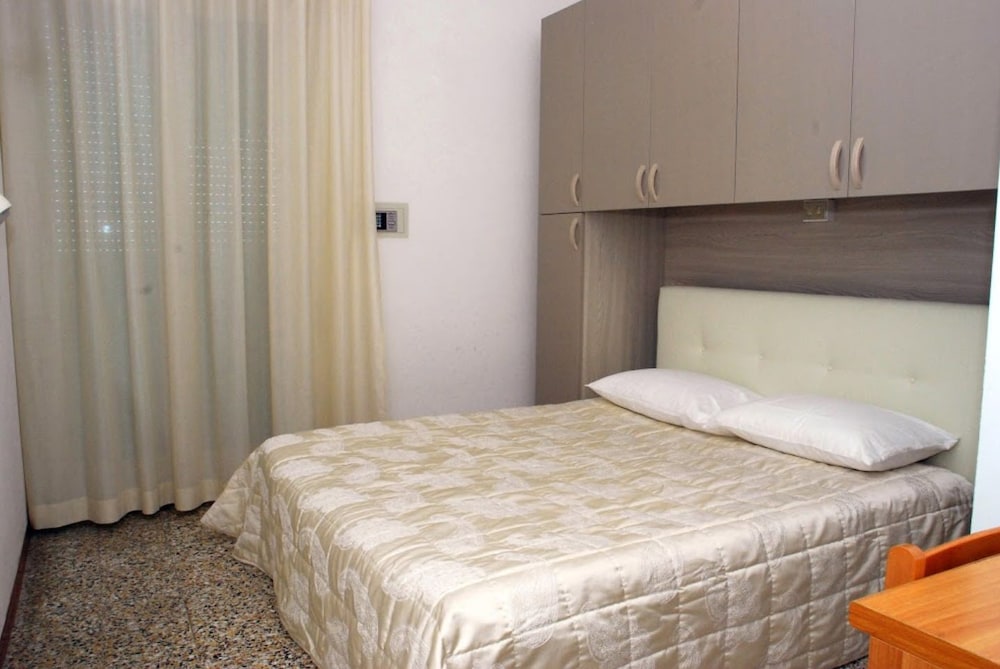 Double Room, 1 Queen Bed photo 3