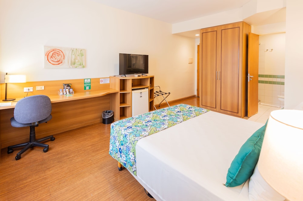 Deluxe Room, 1 Queen Bed photo 1