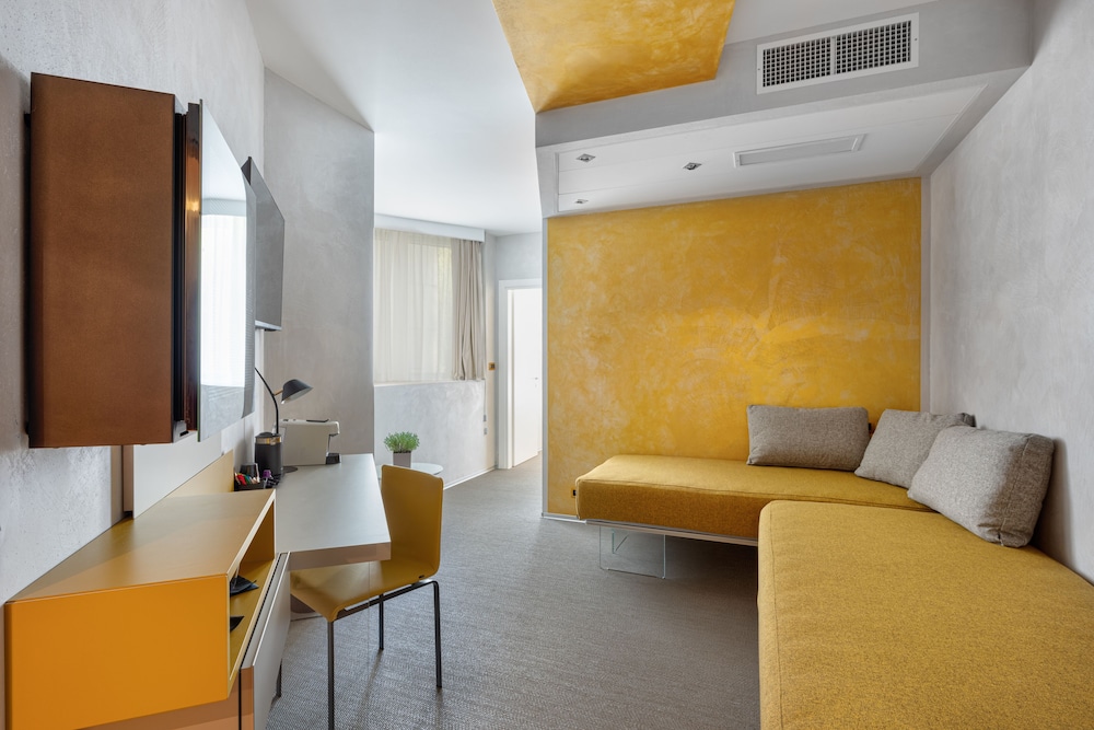 Superior Studio Suite - Photo 2