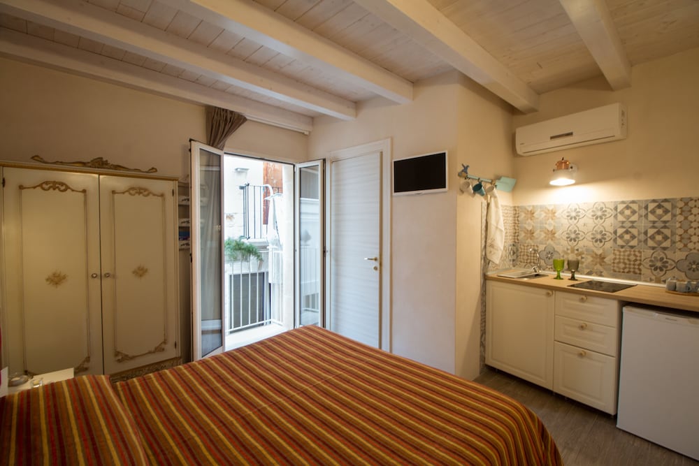 Traditional Apartment (Vico dell'Erba 8) photo 3