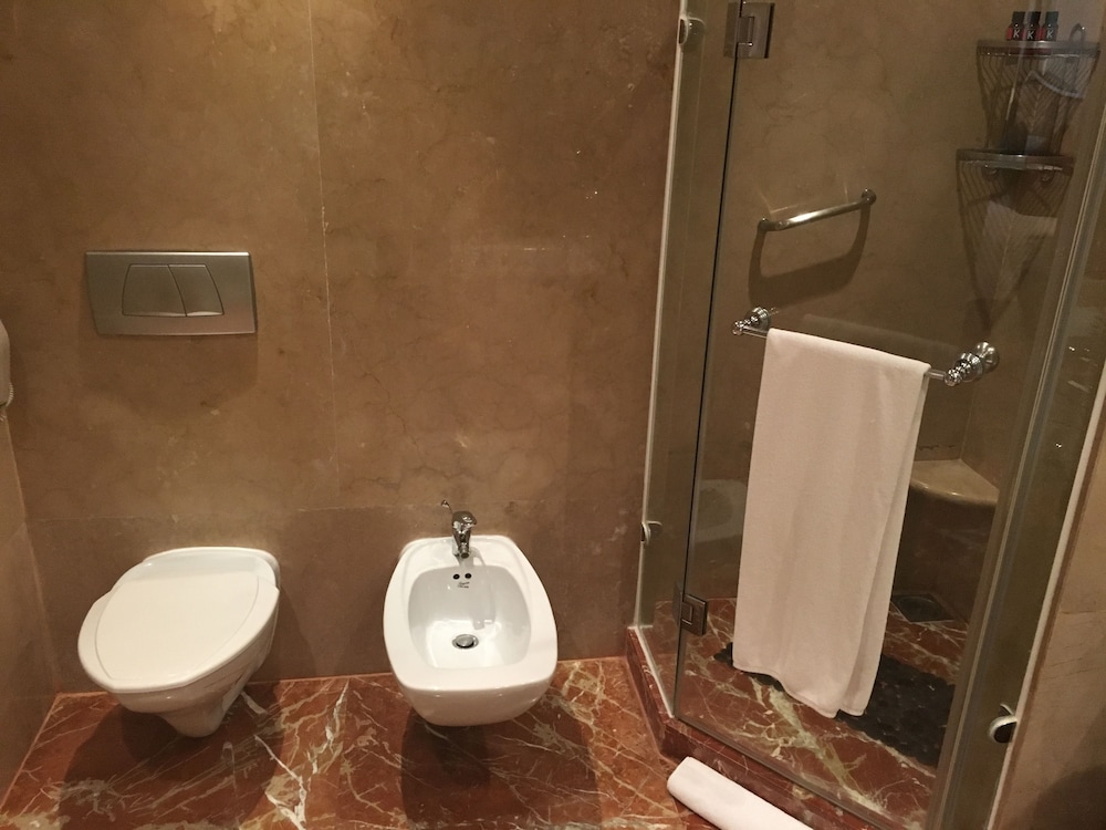 Presidential Suite thumbnail 5