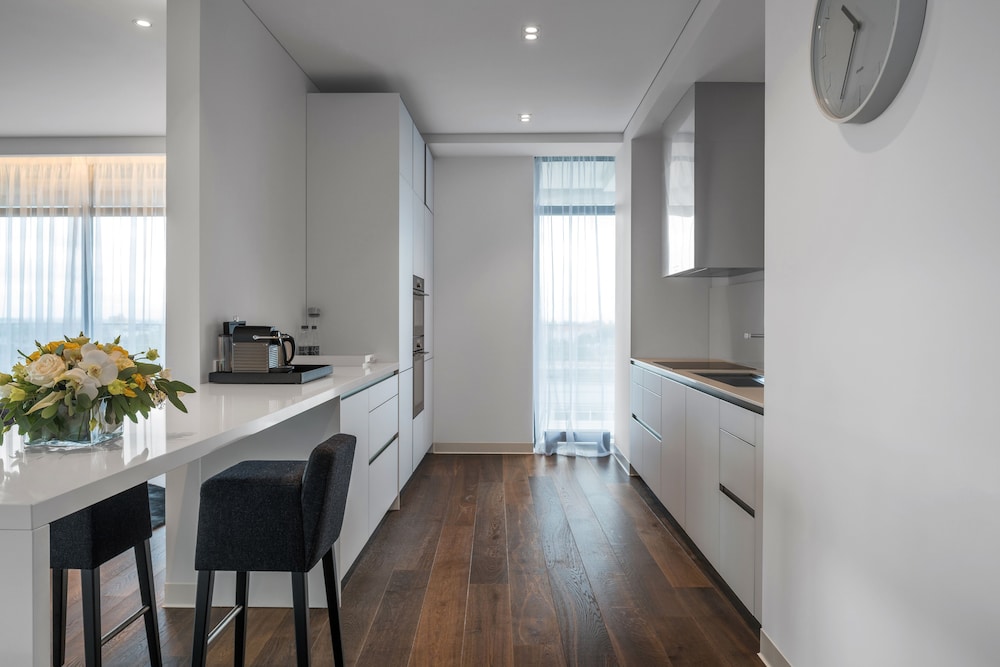 Business Suite, 2 Bedrooms, Terrace, Lake View photo 2