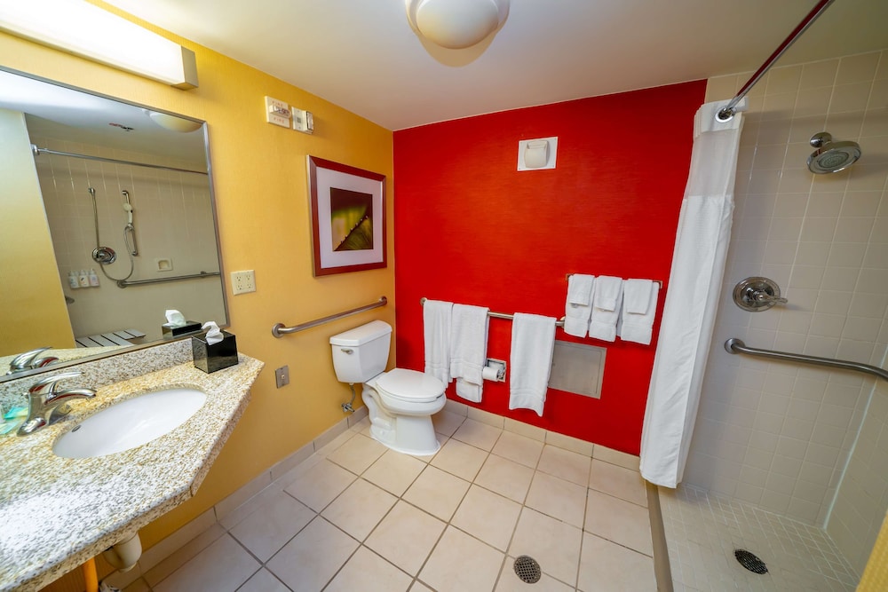 Room, 2 Queen Beds, Accessible (Mobility/Hearing Roll In Shower)