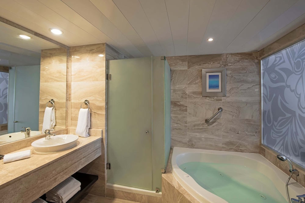 Junior Room, Pool View (Privilege) - Photo 6