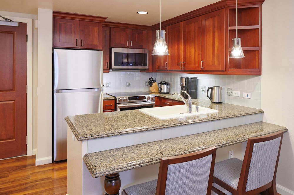 Suite, 1 Bedroom, Accessible, City View (Hearing, Roll-in Shower, LTD Ocean Vw)