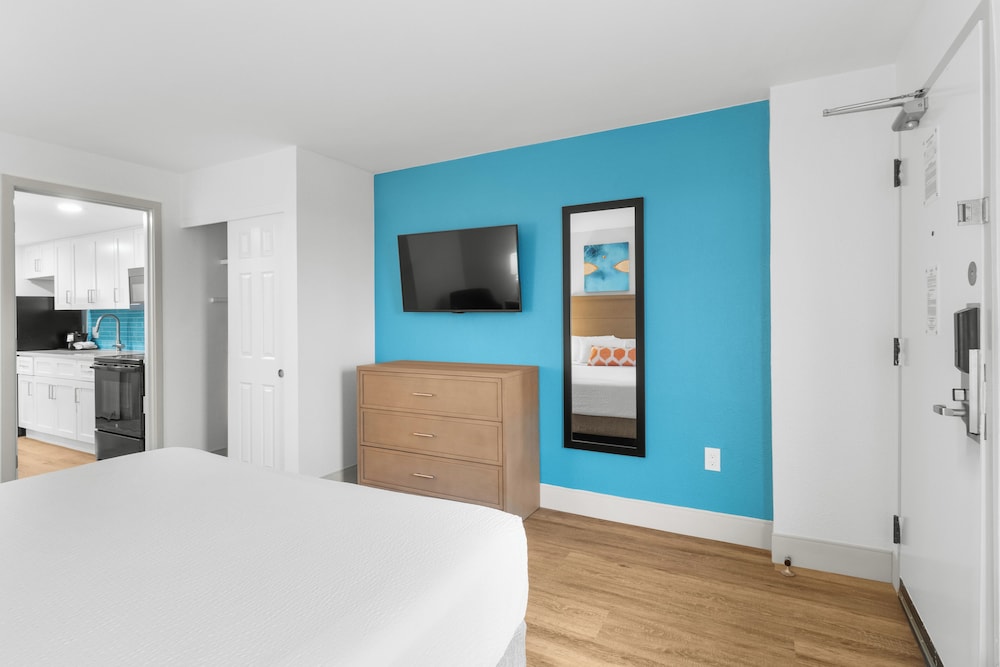 Deluxe Suite, 1 Bedroom, Oceanfront (King) photo 3