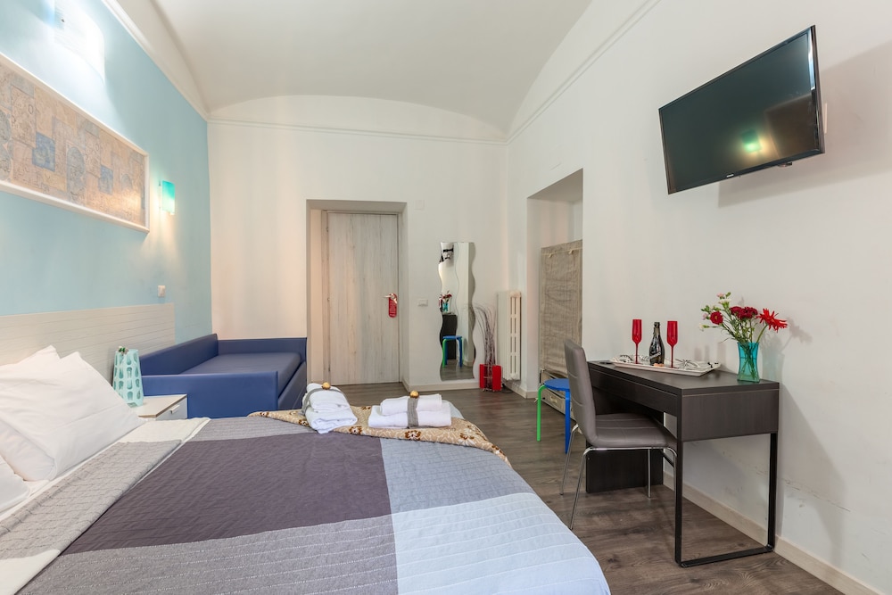 Economy Room