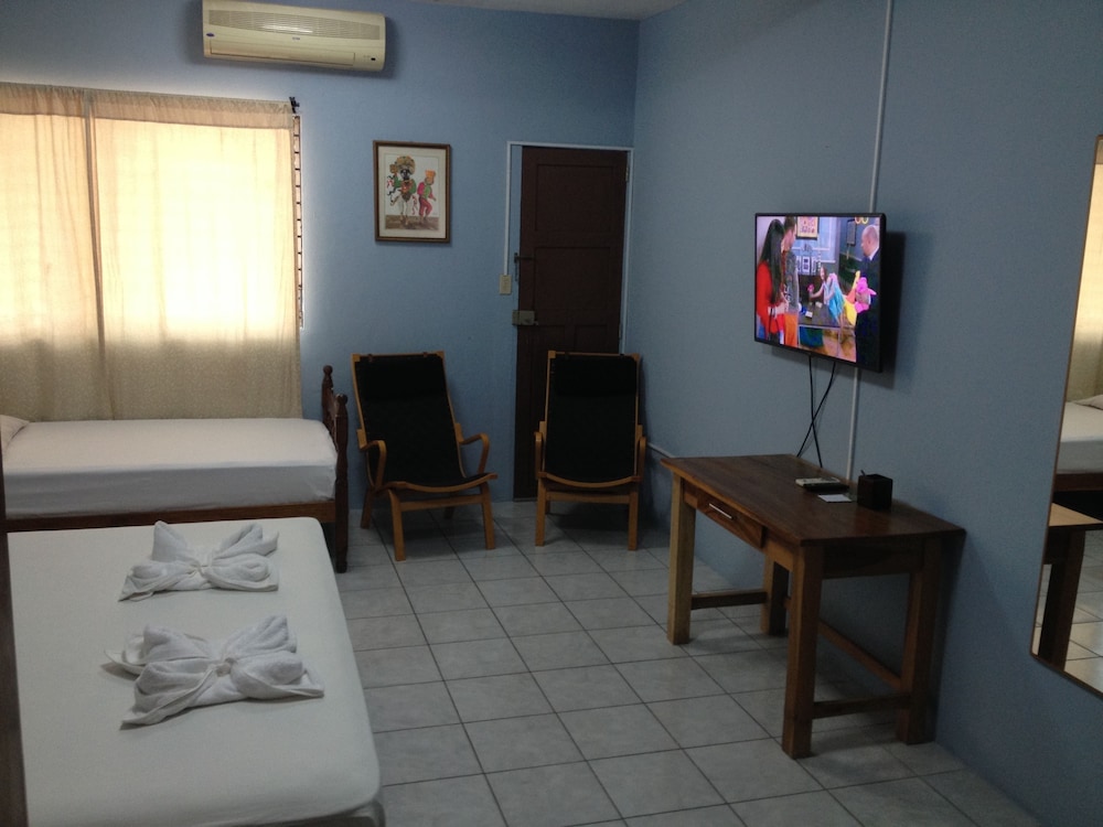 Twin Room (1 Double, 1 twin) photo 3