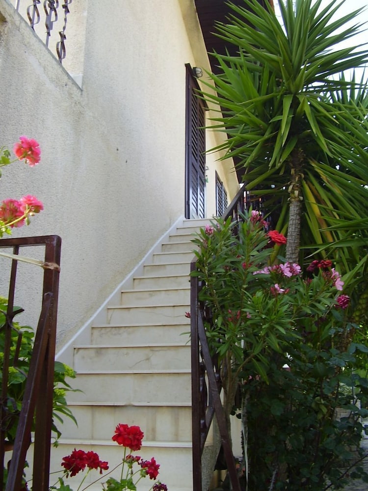 Apartment (Željko - affordable and with sea vie) photo 1