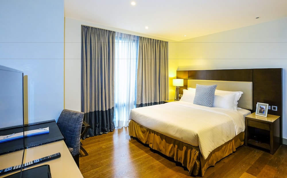 Studio, 1 King Bed, Ensuite photo 3