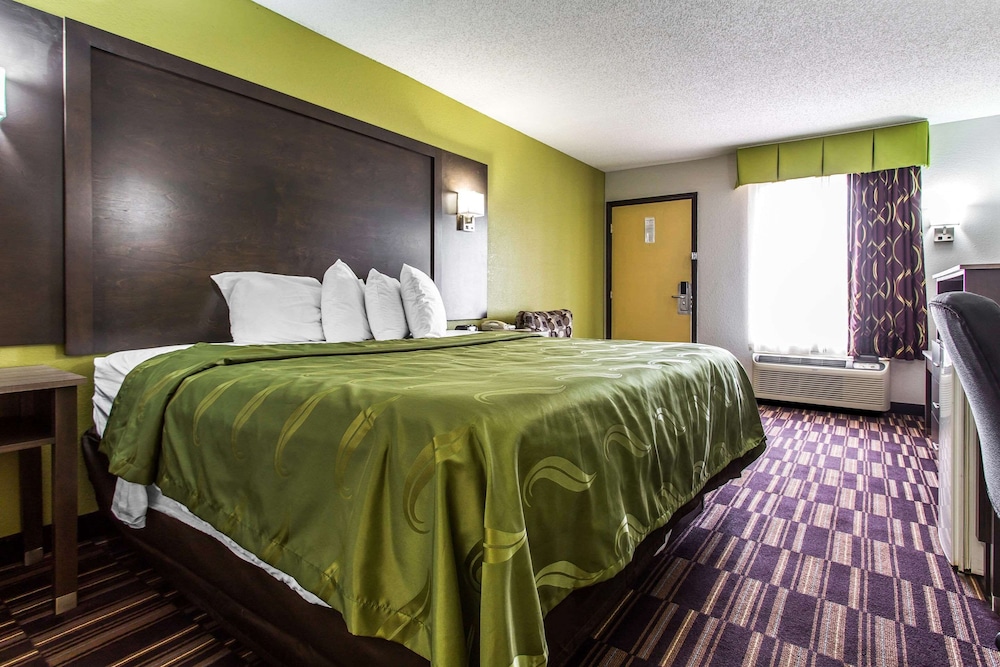 Standard Room, 1 King Bed, Smoking photo 2