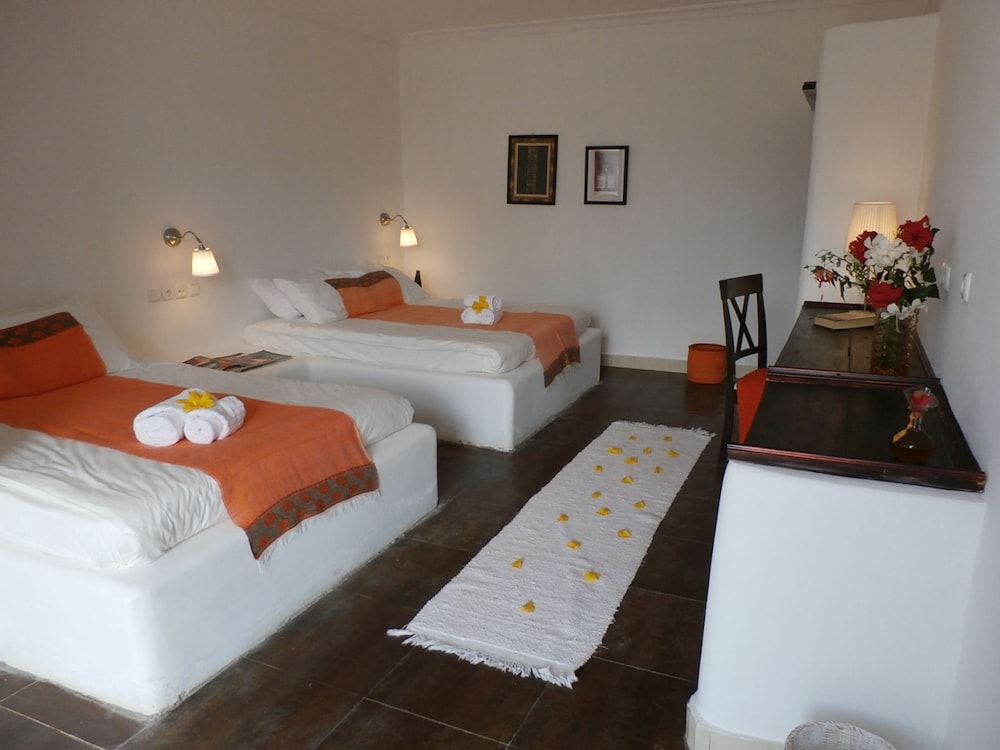 Standard Single Room, 2 Queen Beds, Accessible, Garden View photo 1