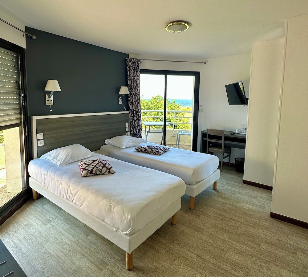Basic Twin Room, Ocean View photo 1
