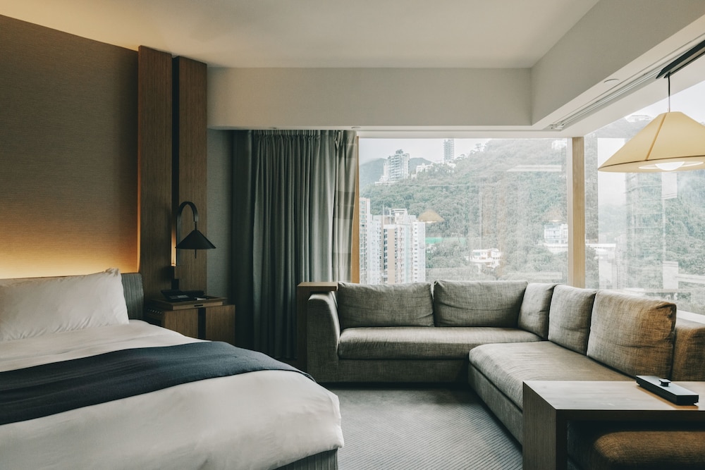 Studio (70 Island View Room)