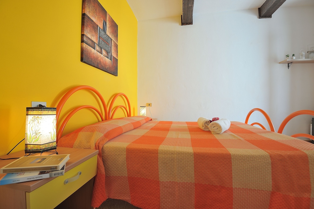 Comfort Double or Twin Room, Private Bathroom, Courtyard View photo 2