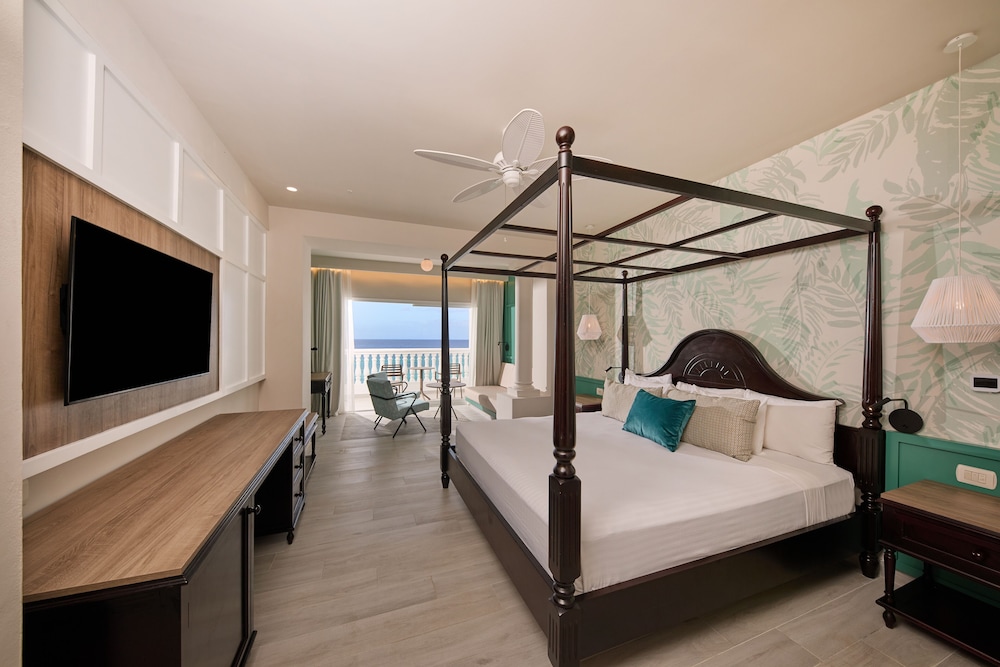 Junior Suite, Oceanfront (Premium)