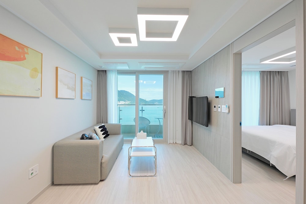 Deluxe Room, Ocean View photo 1