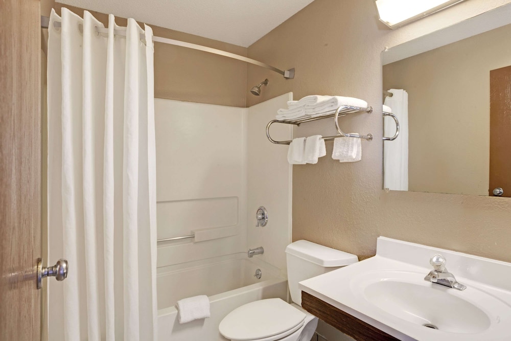 Studio Suite, 2 Queen Beds, Smoking - Photo 4