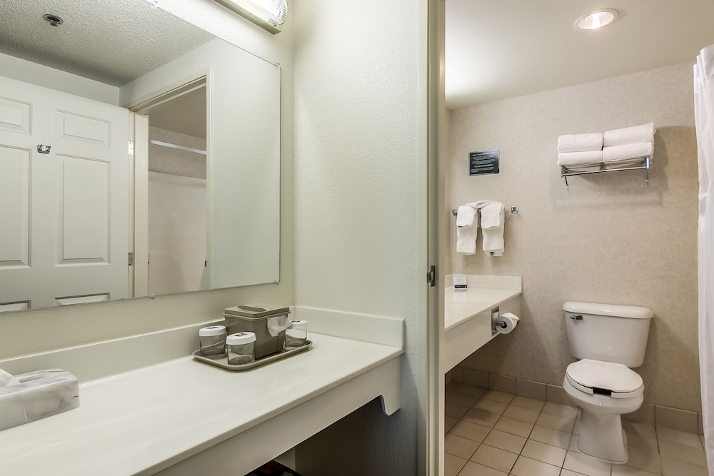 Business Suite, 1 Queen Bed With Sofa Bed, Accessible, Non Smoking photo 2