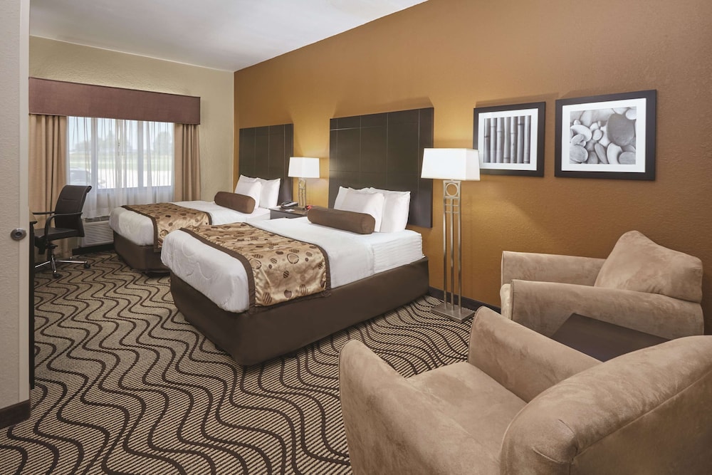 Room, 2 Queen Beds, Accessible, Non Smoking (Mobility Accessible) - Photo 2