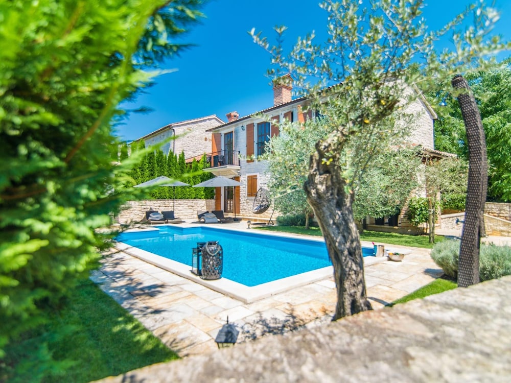 Villa photo 1