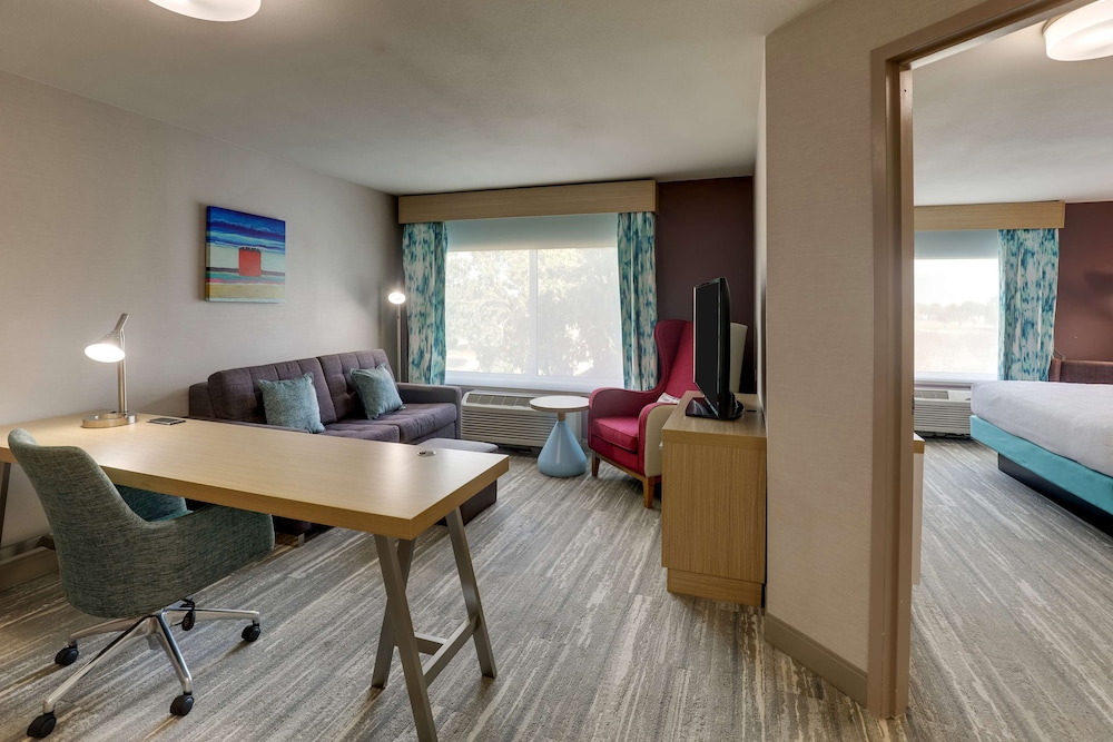 Suite, 1 King Bed - Photo 2