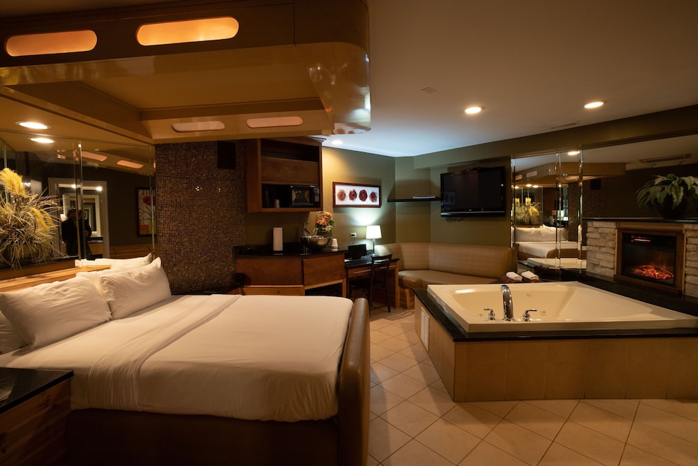 Standard Suite, 1 Queen Bed, Non Smoking (Adults Only) photo 1