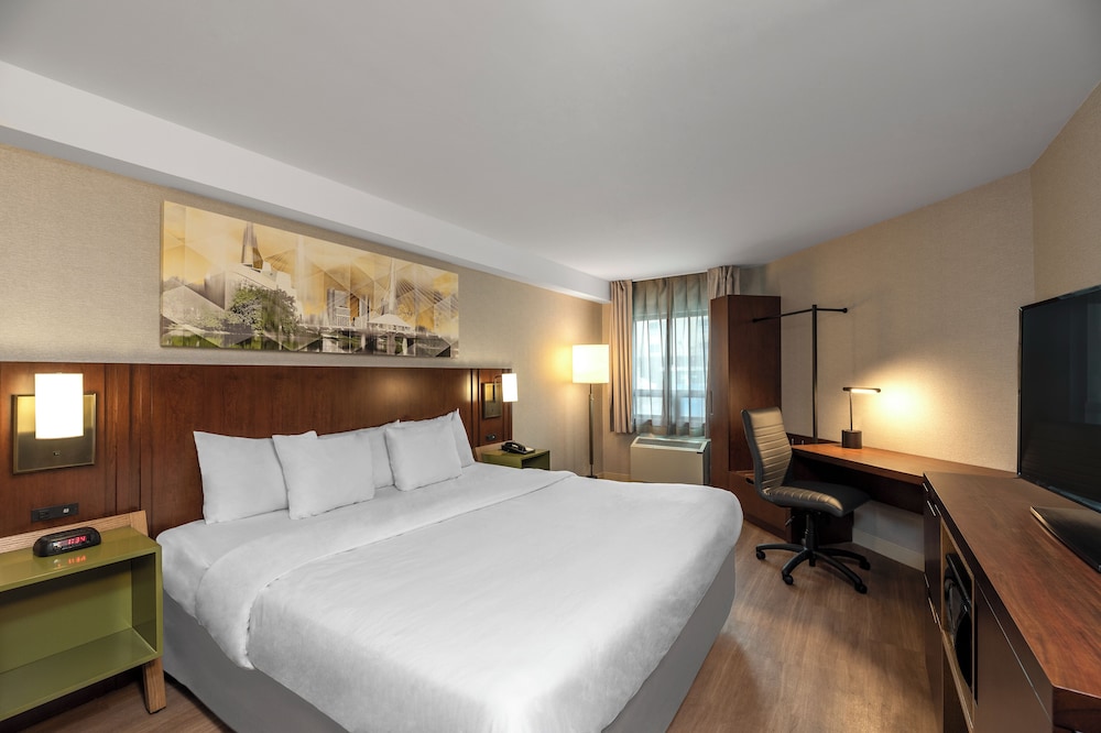 Room, 2 Queen Beds, Non Smoking - Photo 5