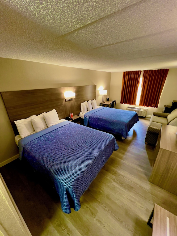 Standard Room, 2 Queen Beds, Non Smoking - Photo 3