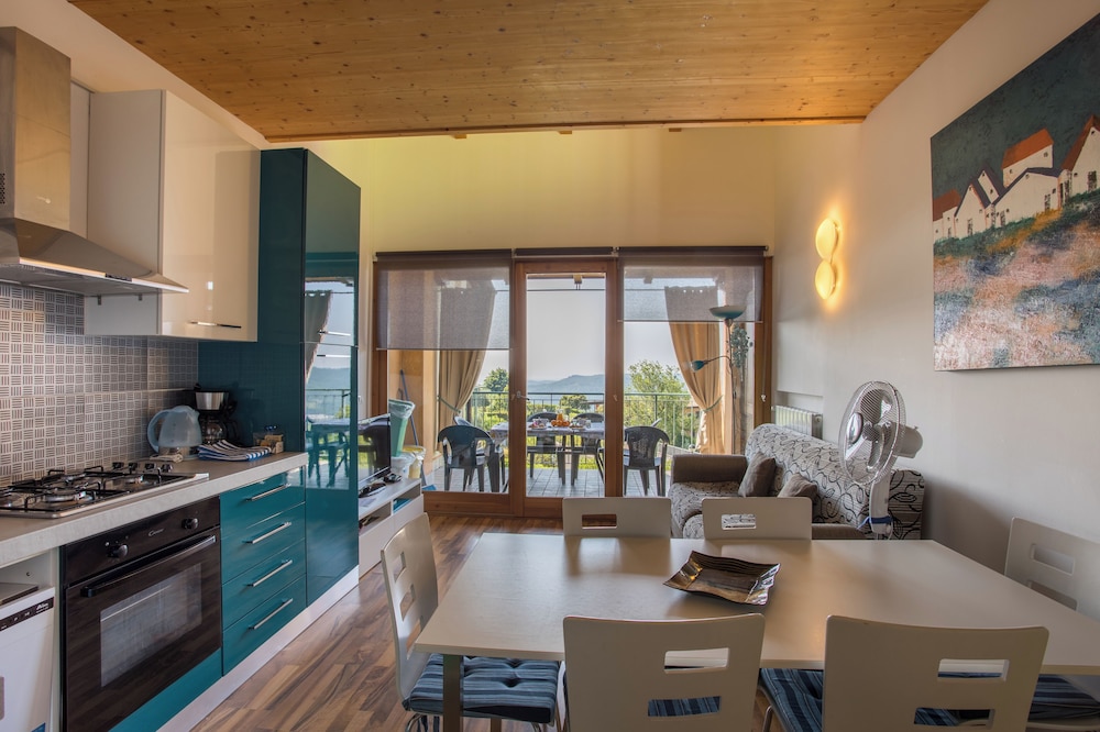 Apartment, 3 Bedrooms, Balcony, Lake View