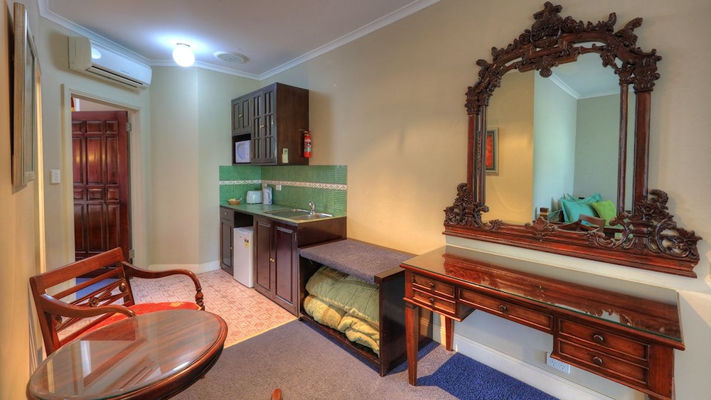 Executive Suite (Six) - Photo 4
