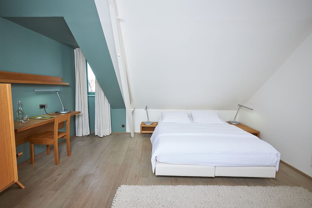 Room (4) photo 1