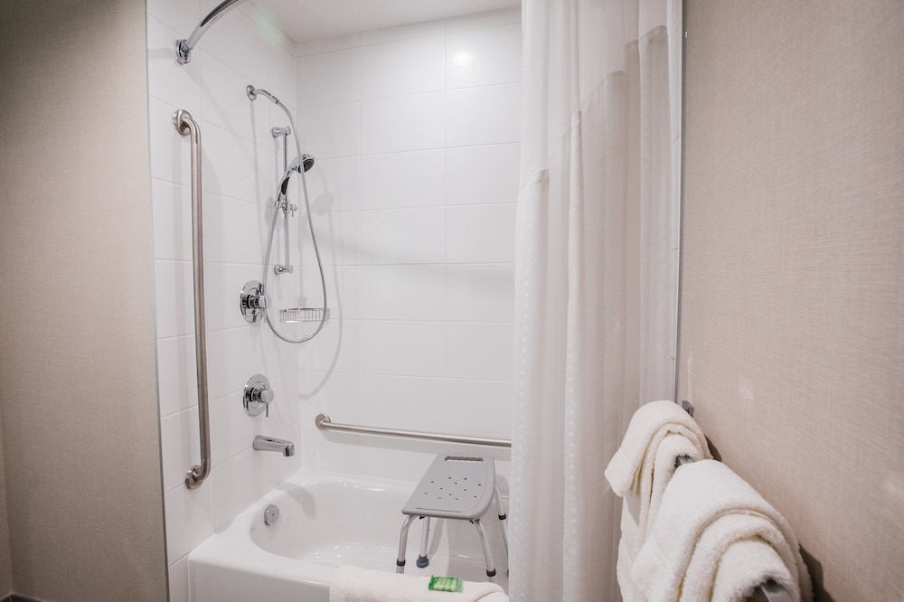 Holiday Inn Hotel & Suites Calgary South - Conference Ctr by IHG, Photo 13