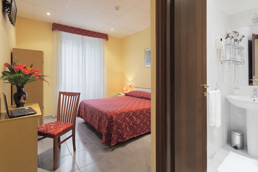 Double or Twin Room photo 2