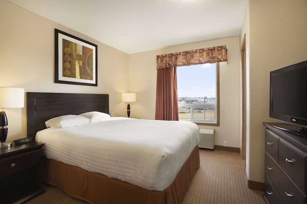 Suite, 1 Queen Bed - Photo 1