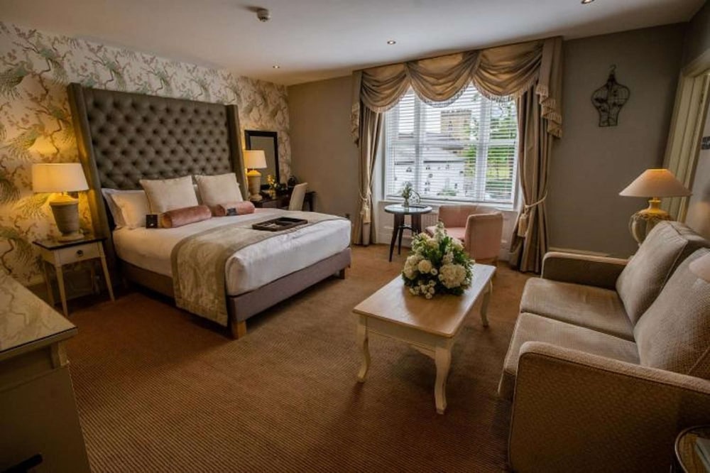 Junior Suite, 1 Double Bed, Non Smoking (with Sofabed) photo 1