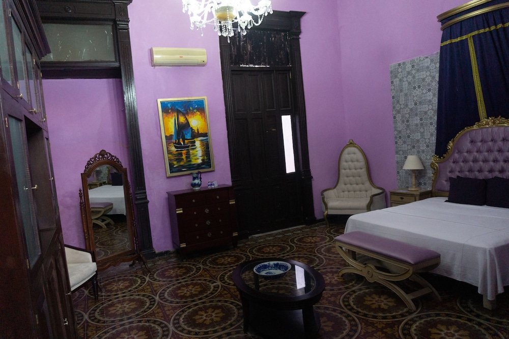 Deluxe Studio Suite, 1 King Bed photo 2