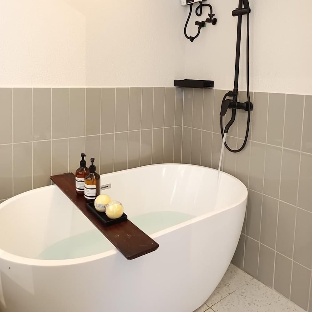 Superior Room with Bathtub photo 3