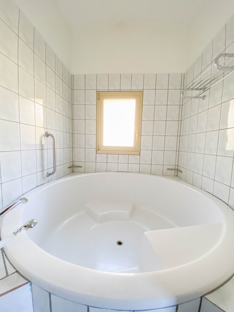 Presidential Suite, Ensuite (The Jack Vettriano Suite) photo 2