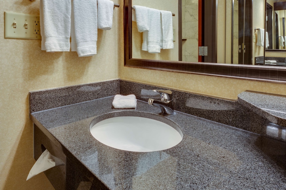 Suite, Multiple Beds, Accessible, Refrigerator & Microwave (Sofabed, 2 Rooms, Tub)