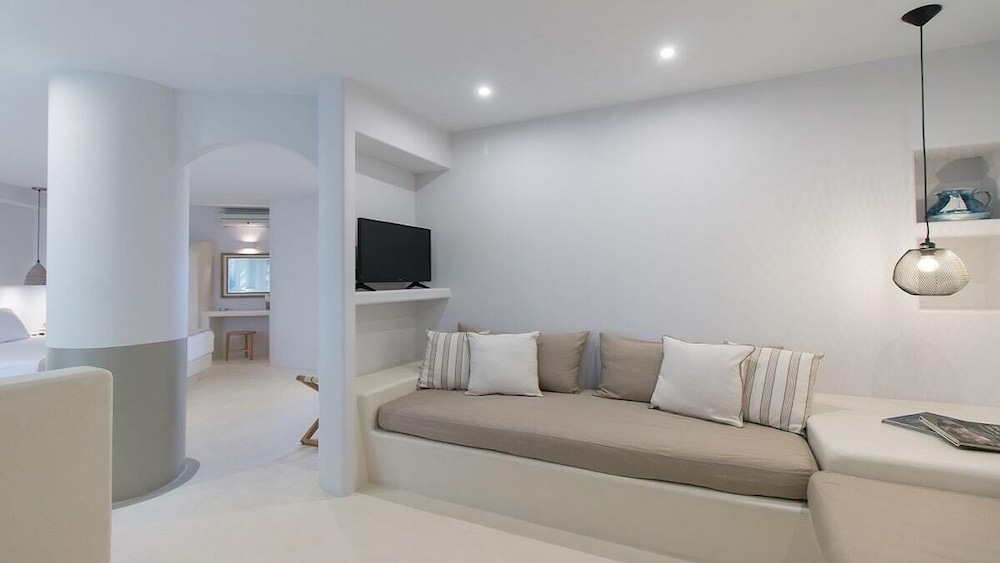 Family Sea View Room - Photo 6