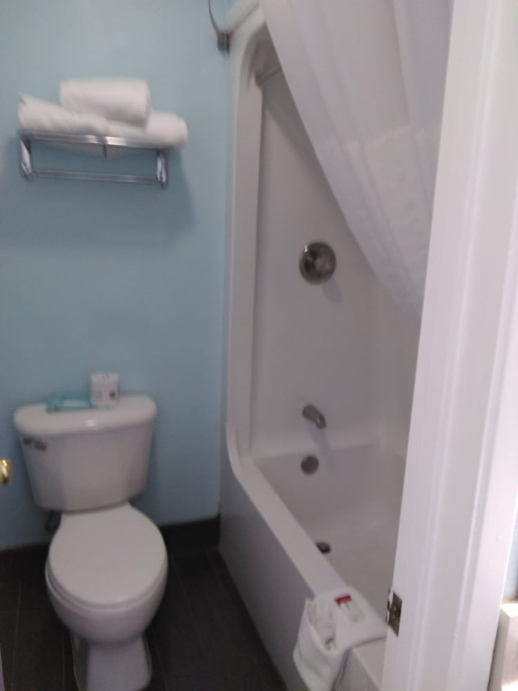 Suite, 1 King Bed, Non Smoking, Refrigerator & Microwave photo 2