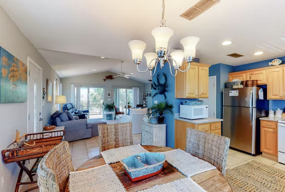 House, Multiple Beds (Just Beachy) photo 1