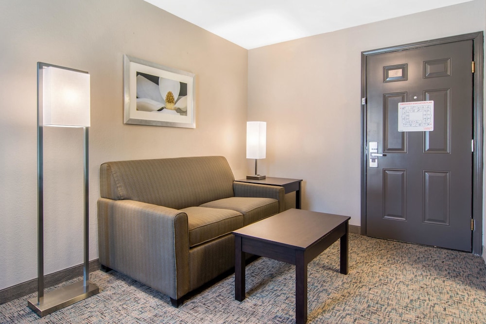 Suite, Multiple Beds, Non Smoking - Photo 2
