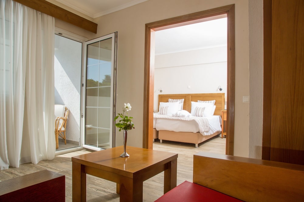 Junior Suite, 1 Bedroom, Courtyard View