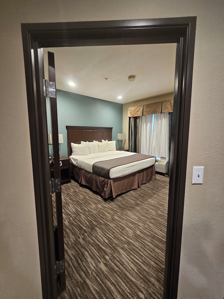 Superior Suite, 1 King Bed with Sofa bed photo 2