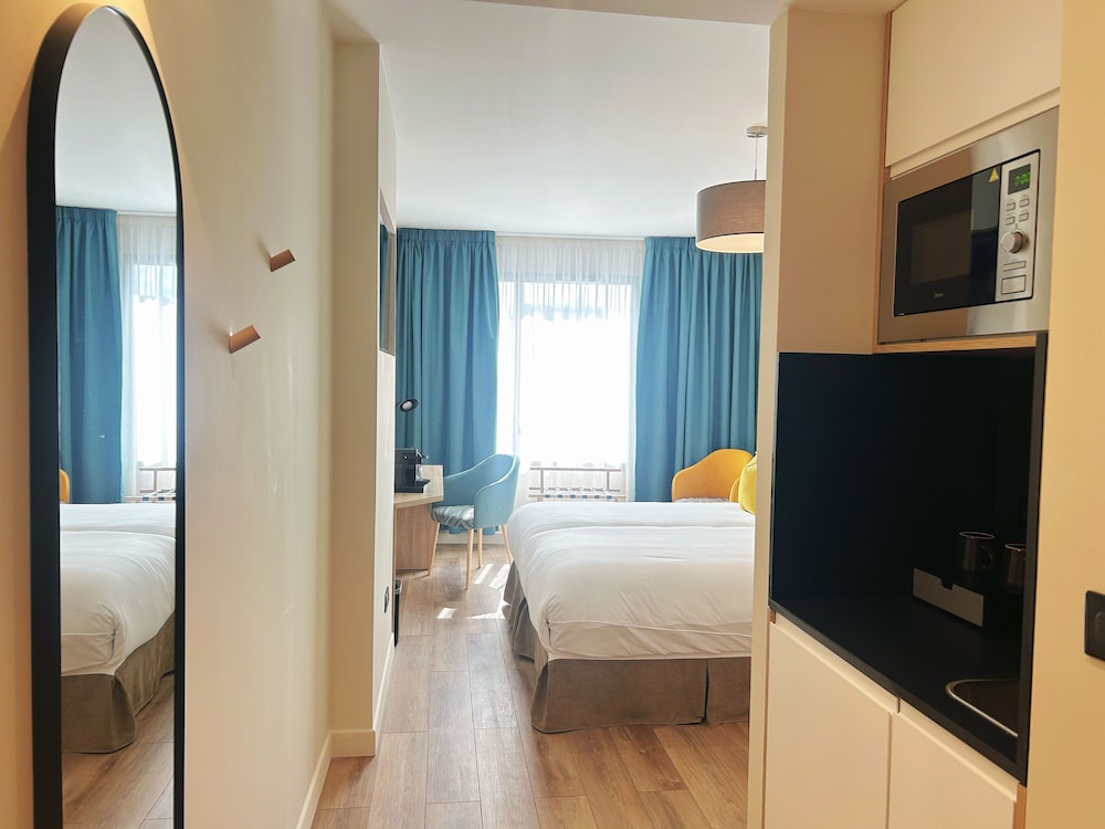 Standard Room, 2 Twin Beds, City View - Photo 5
